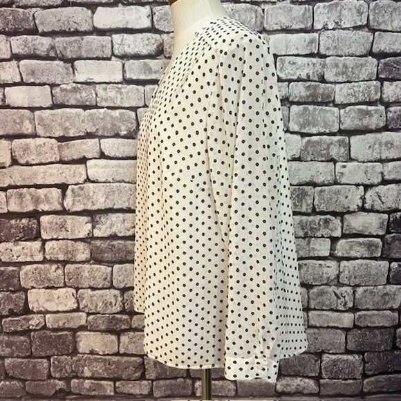 Talbots Ivory & Black V-Neck Polka Dot Blouse Size 2XP - Picture 4 of 9